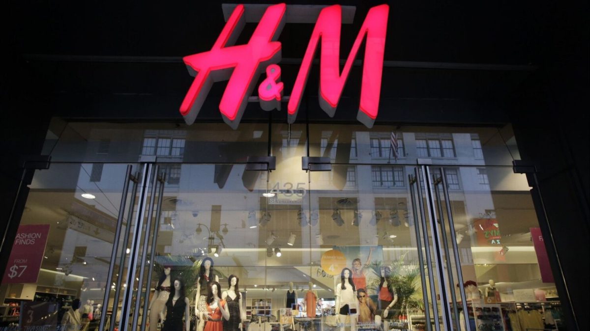 Prueba este sujetador deportivo en tejido drymove™ H&M: ¡una delicia de color y comodidad!